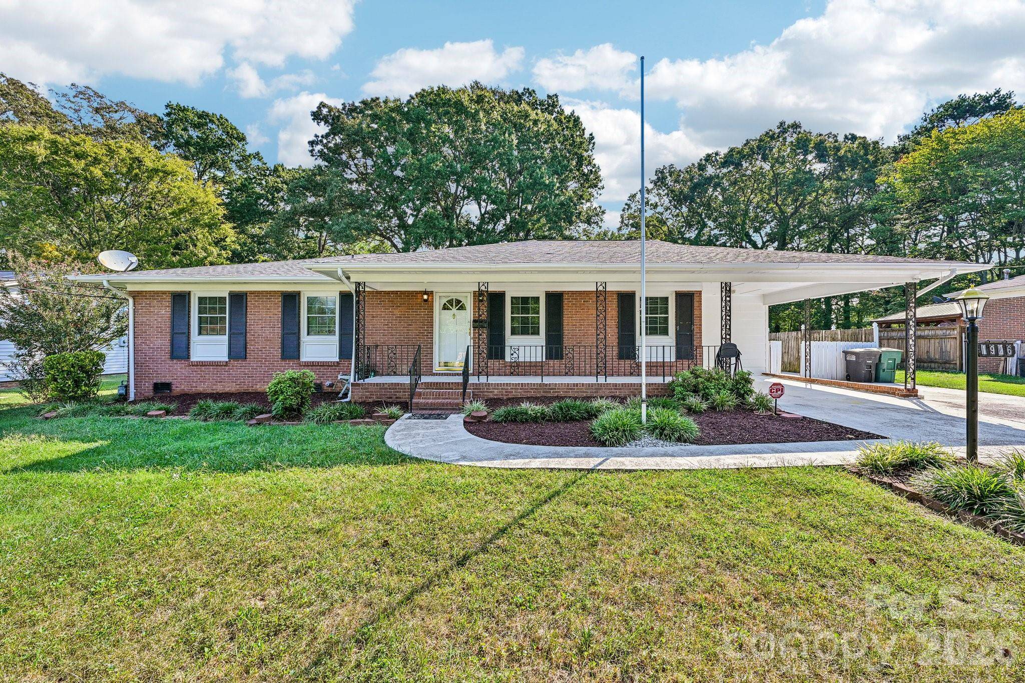 1926 Taylor DR, Gastonia, NC 28052