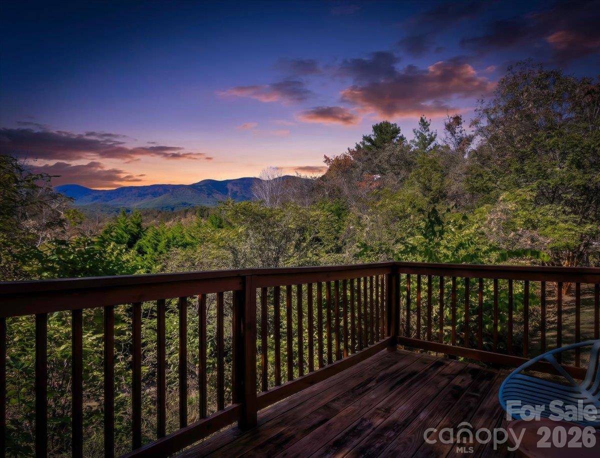 75 Eula Ray RD, Burnsville, NC 28714