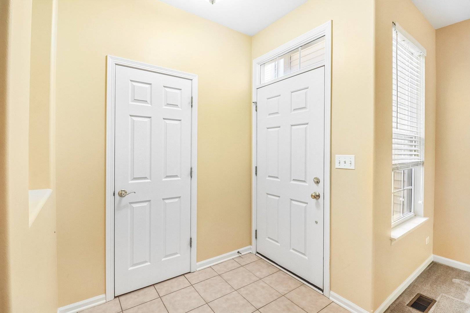 306 Remington DR, St. Charles, IL 60175
