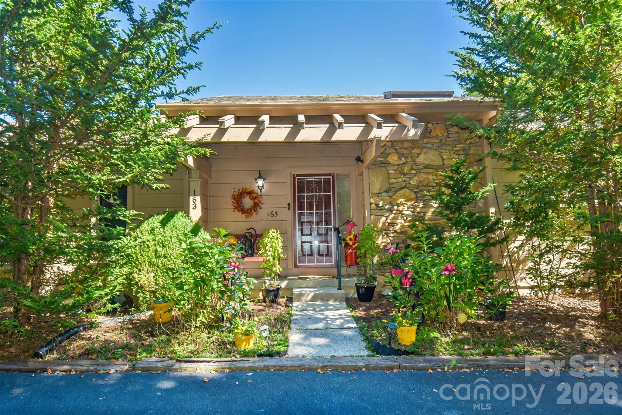 163 Country Ridge RD, Laurel Park, NC 28739