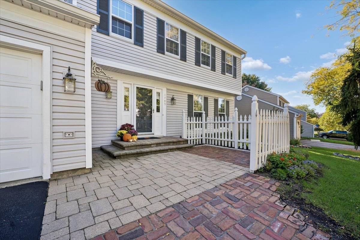 1709 Ronzheimer AVE, St. Charles, IL 60174
