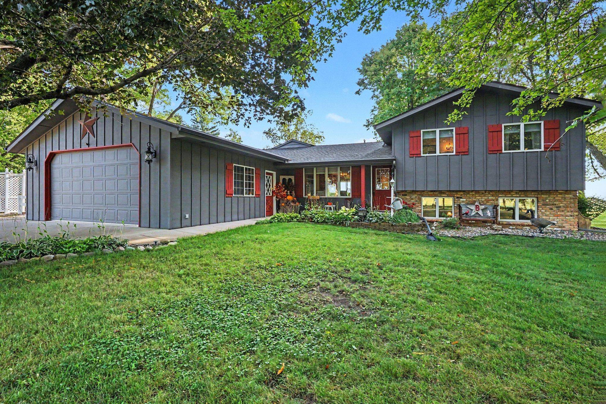 20258 380th ST, Le Center, MN 56057