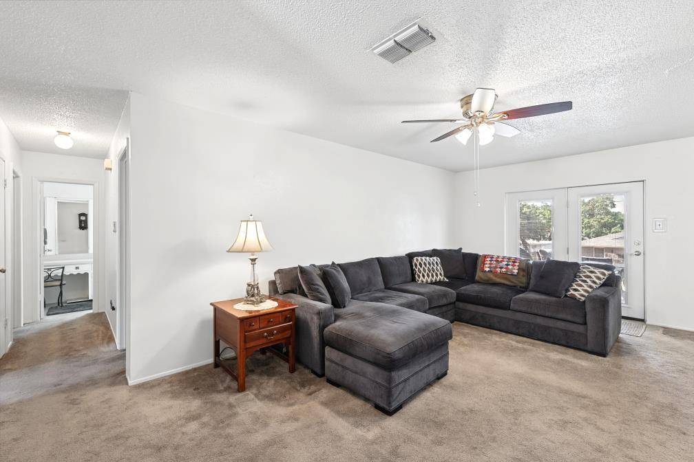409 Arthur Drive, Hurst, TX 76053