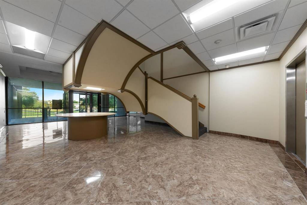 1701 W Walnut Hill Lane #100, Irving, TX 75038