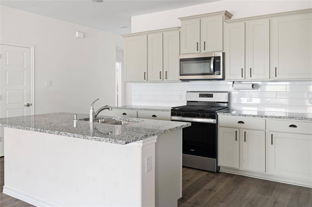 830 Creekview Lane, Lavon, TX 75166