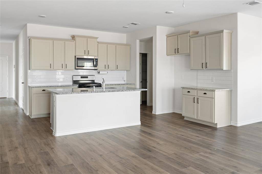 830 Creekview Lane, Lavon, TX 75166