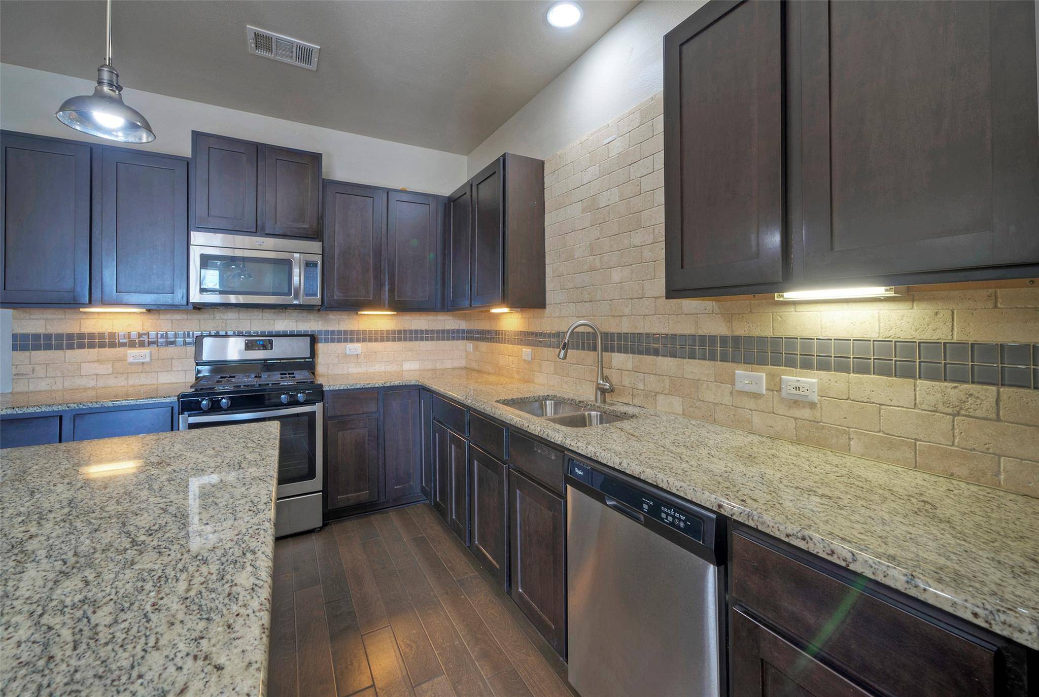 700 Applewood DR #E, Pflugerville, TX 78660