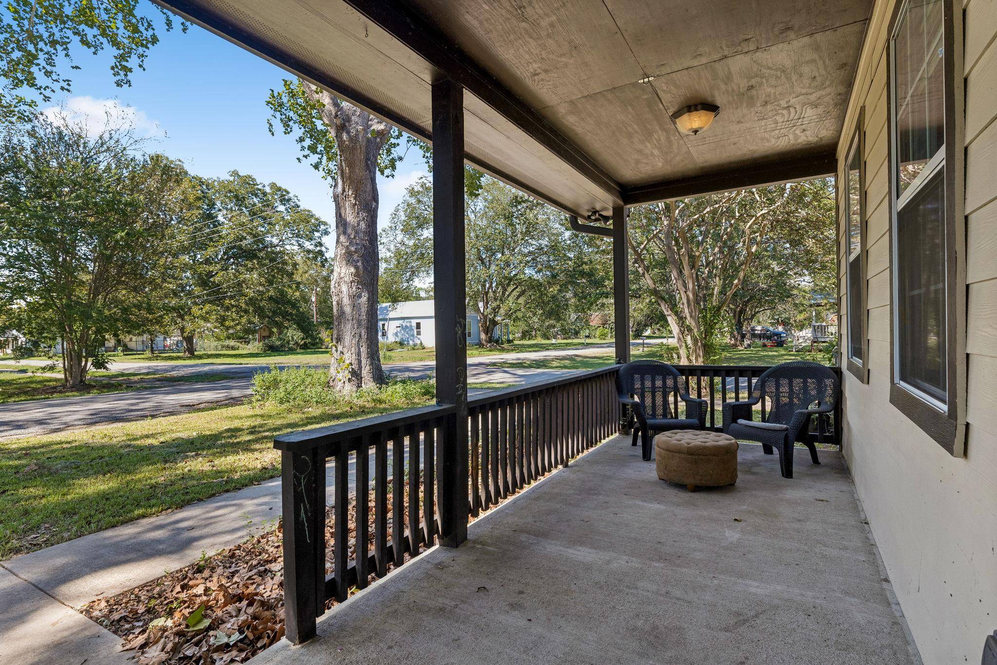 401 Rivers ST, Smithville, TX 78957