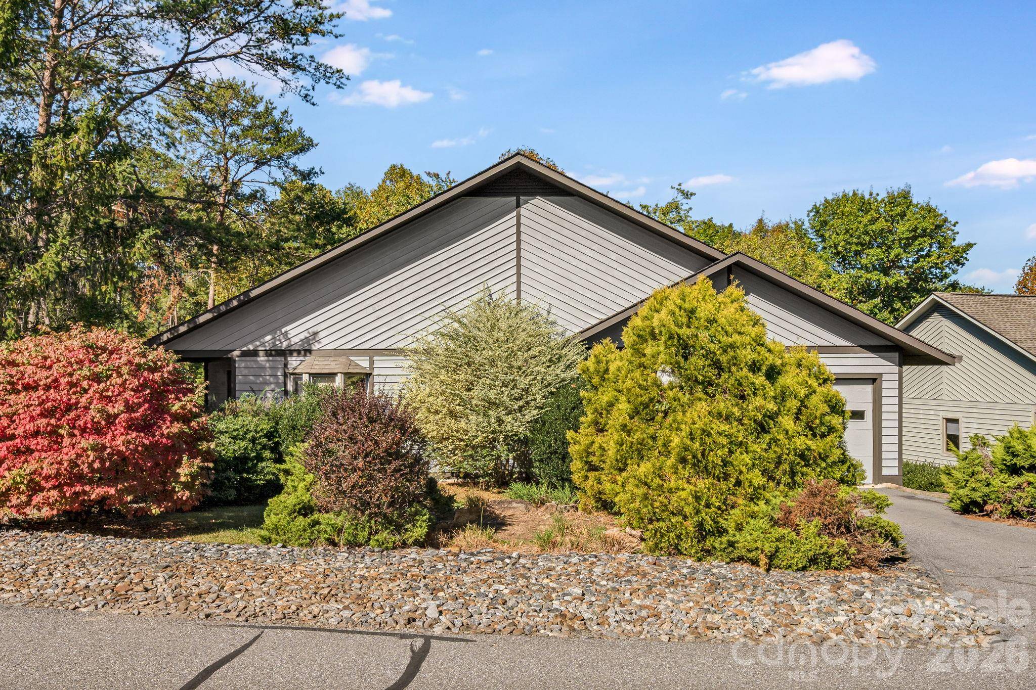 8 Zachary Ridge RD, Asheville, NC 28804