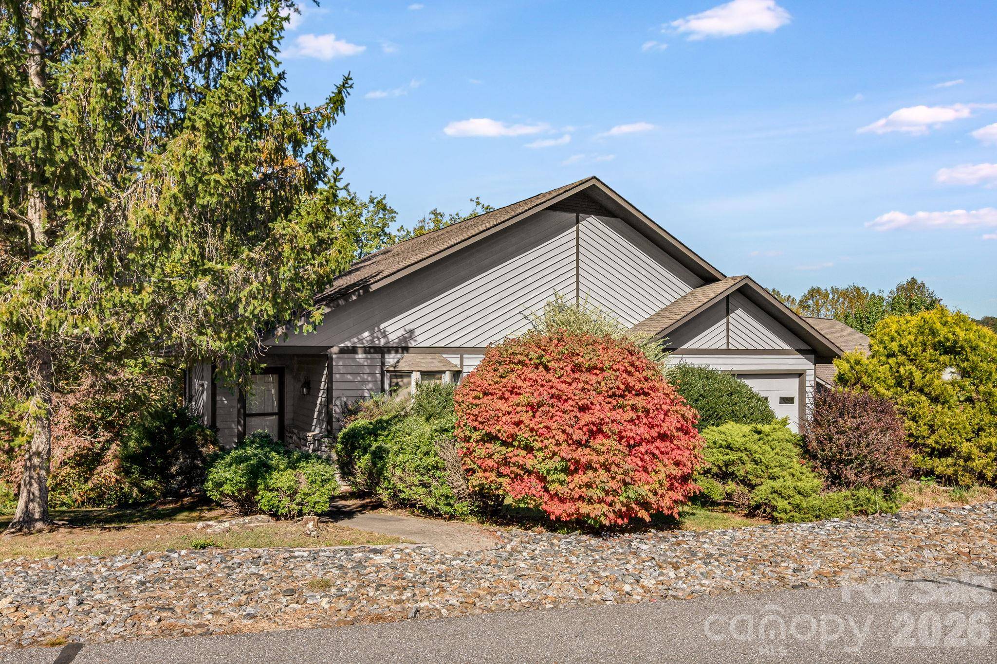 8 Zachary Ridge RD, Asheville, NC 28804
