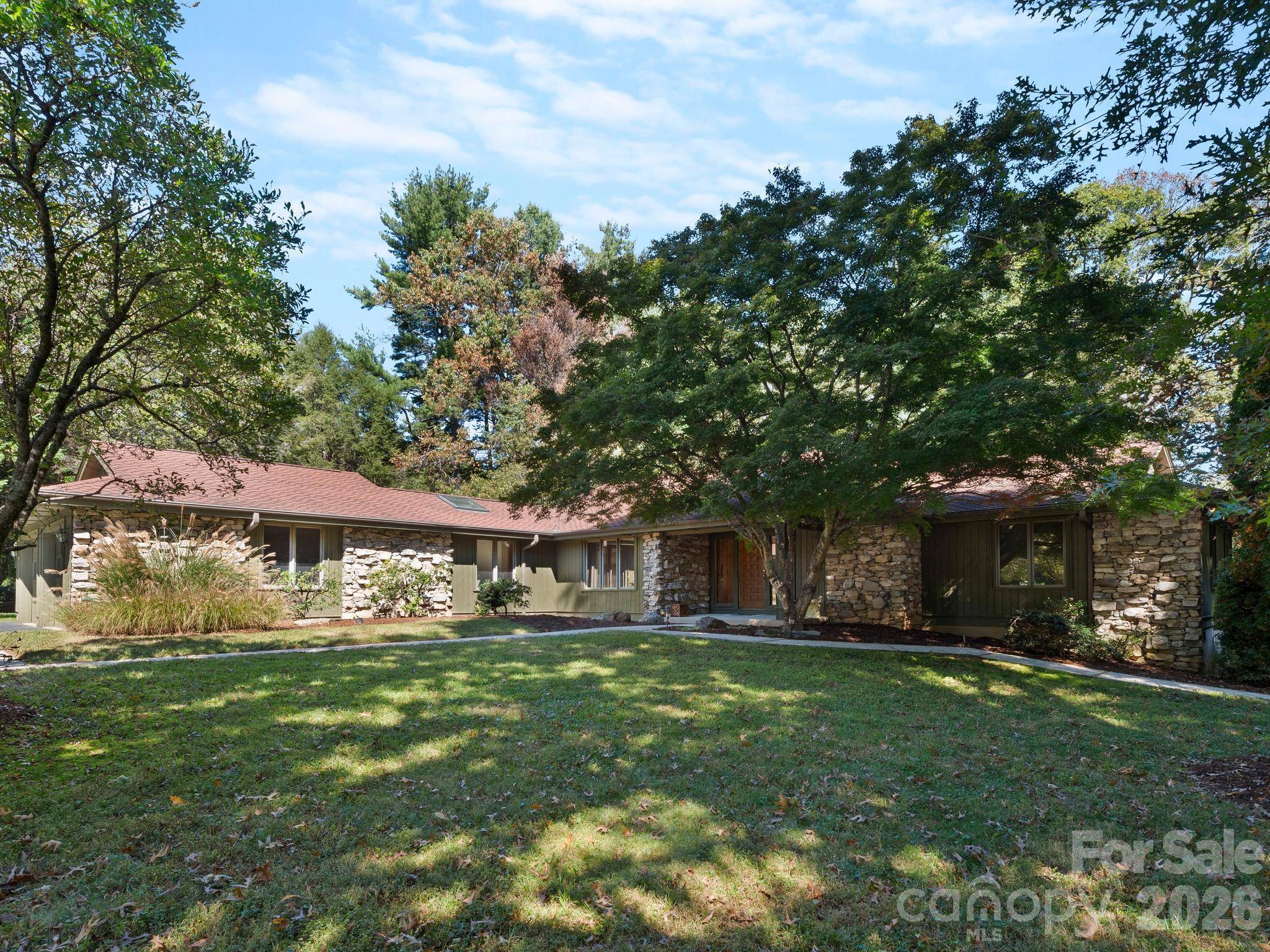 3003 Sourwood TRL, Hendersonville, NC 28739
