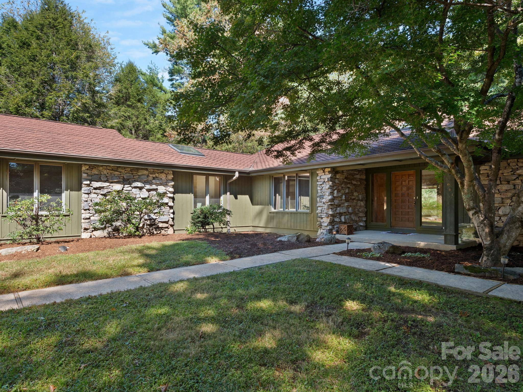 3003 Sourwood TRL, Hendersonville, NC 28739
