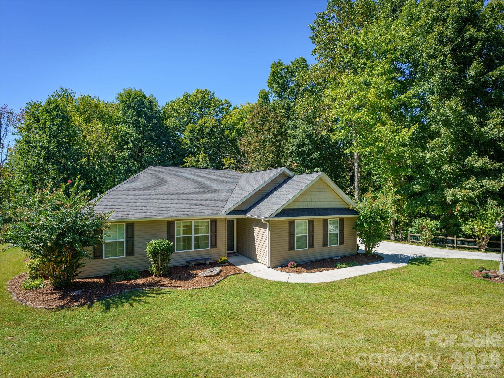 202 Hondah RD, Brevard, NC 28712