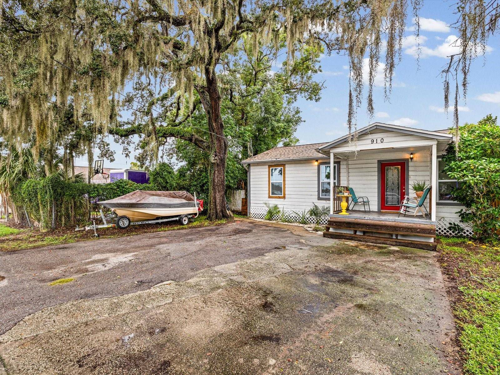 910 E ESKIMO AVE, Tampa, FL 33604