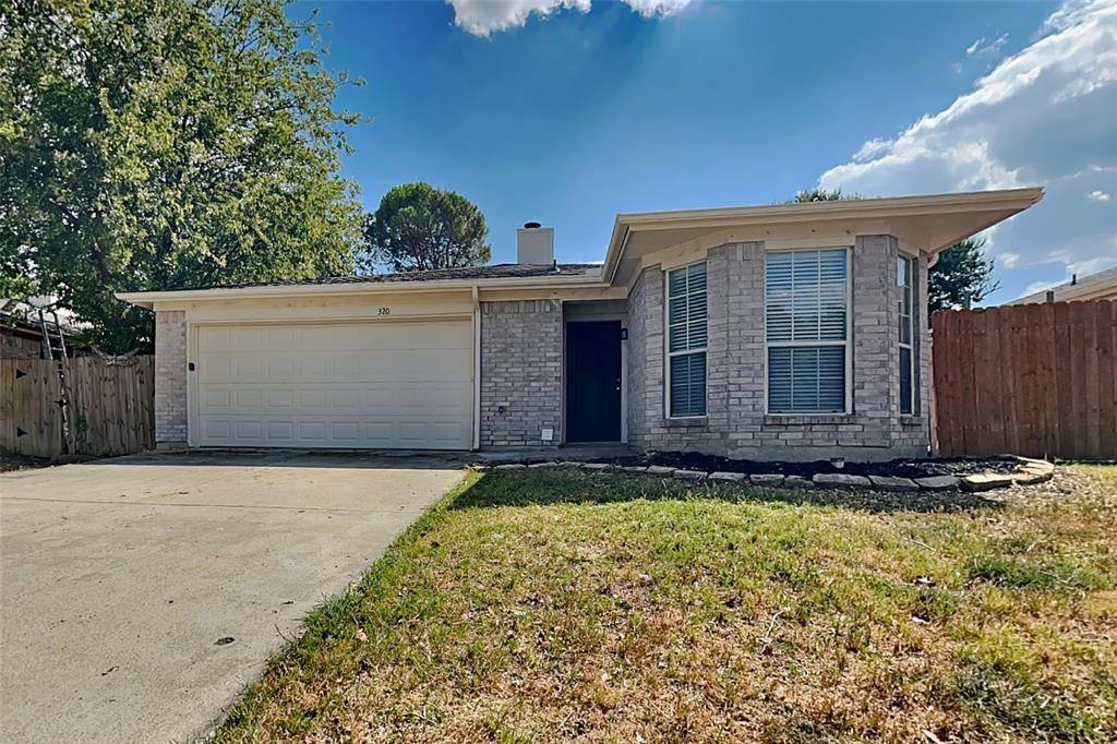 320 Faircrest Drive, Arlington, TX 76018