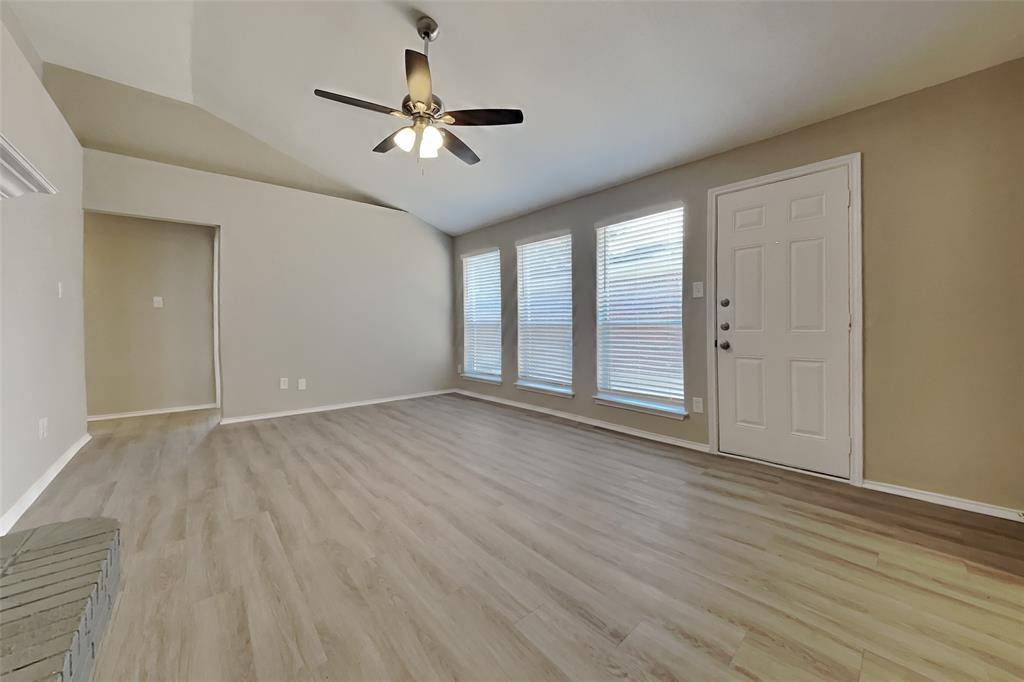 320 Faircrest Drive, Arlington, TX 76018