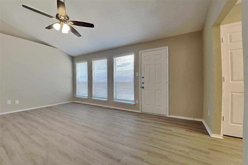 320 Faircrest Drive, Arlington, TX 76018