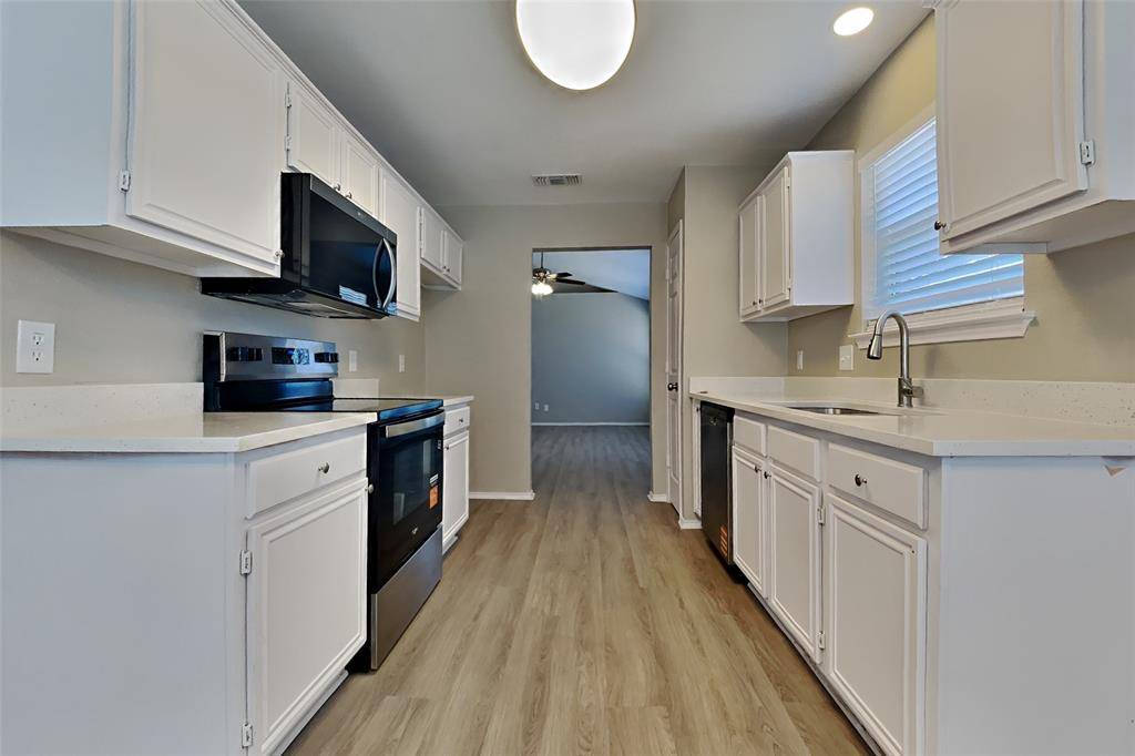 320 Faircrest Drive, Arlington, TX 76018