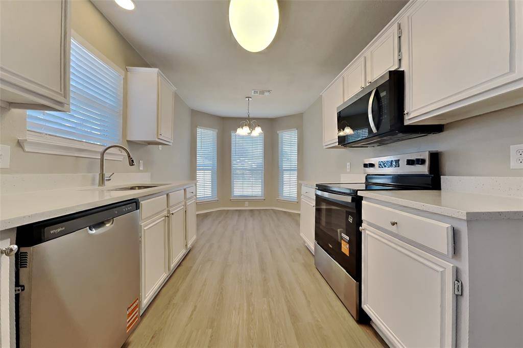320 Faircrest Drive, Arlington, TX 76018