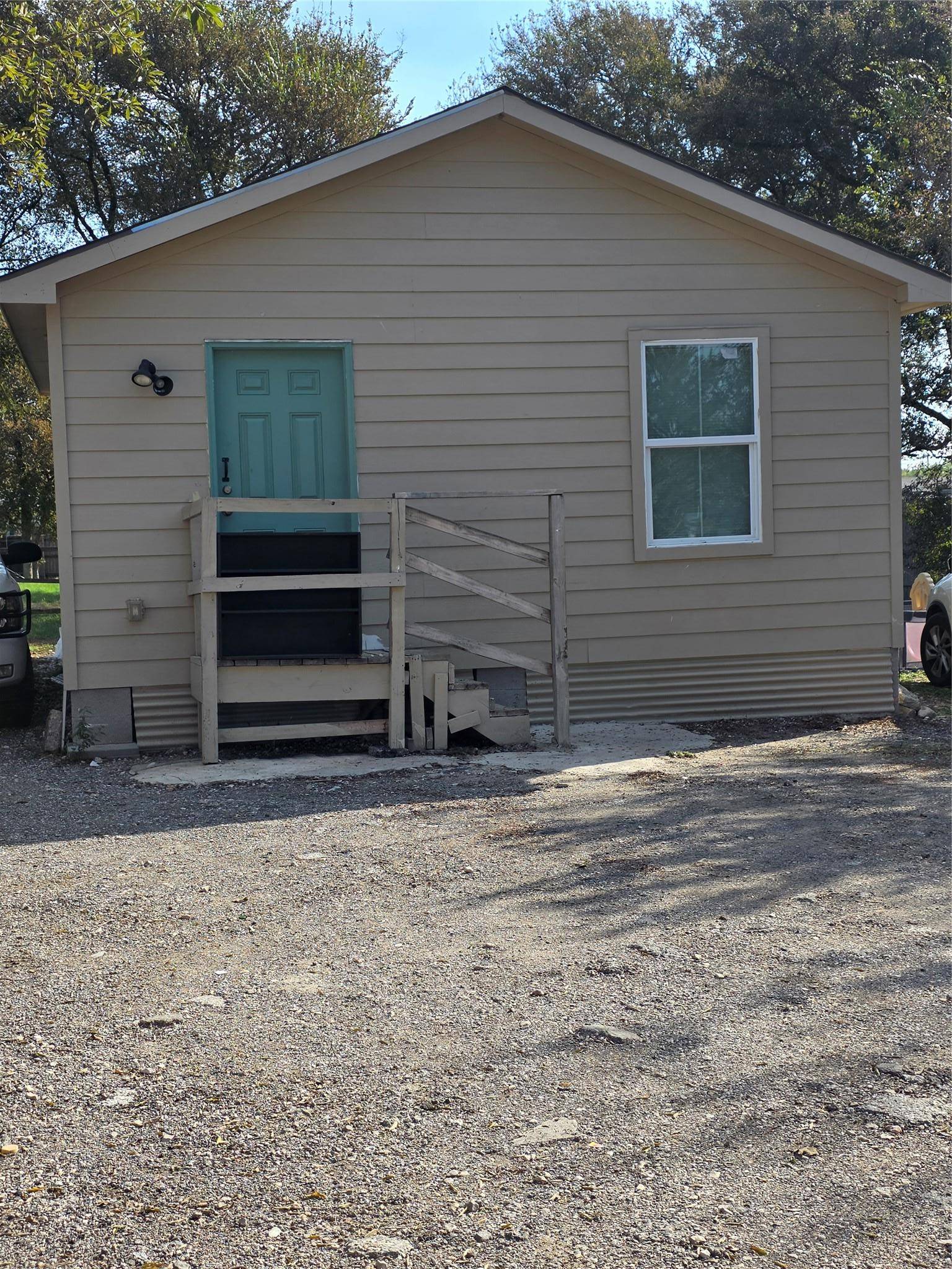 130 Gato RD, Cedar Creek, TX 78612