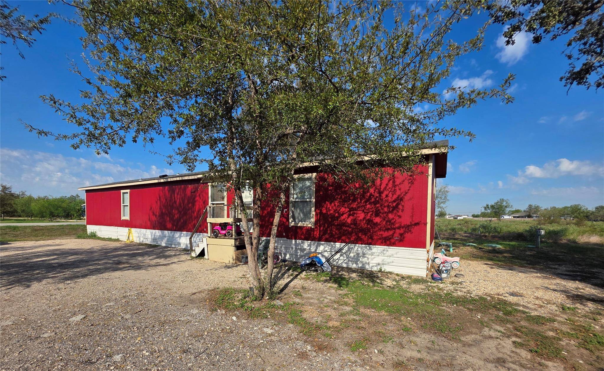 130 Gato RD, Cedar Creek, TX 78612
