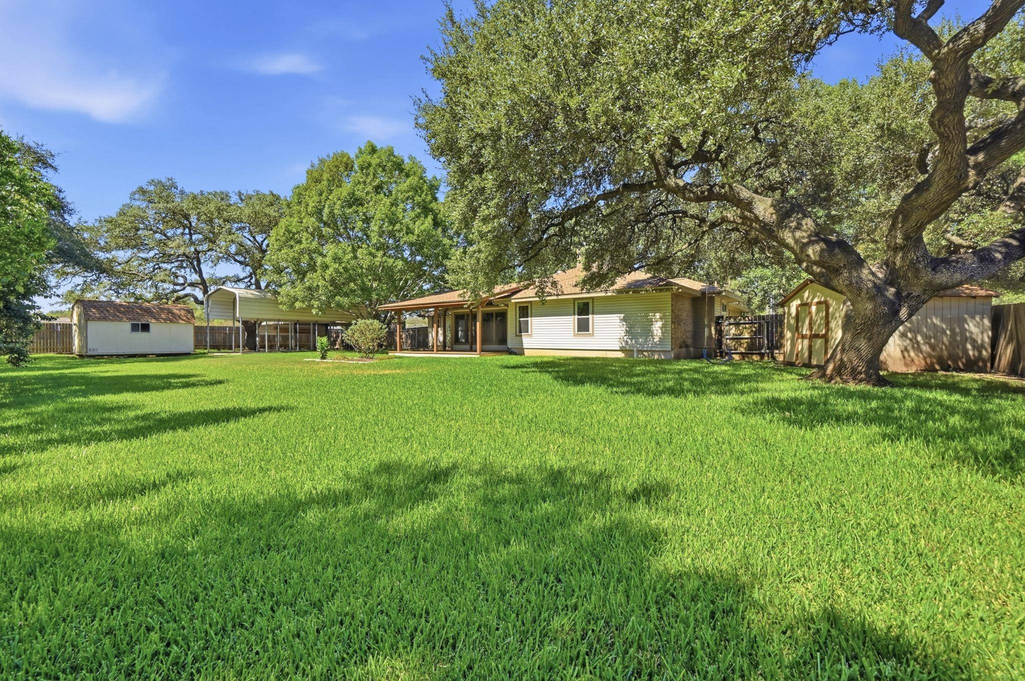 810 Pine Siskin DR, Buda, TX 78610