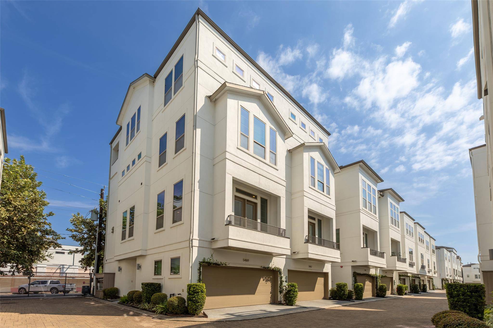 5469 Larkin ST, Houston, TX 77007