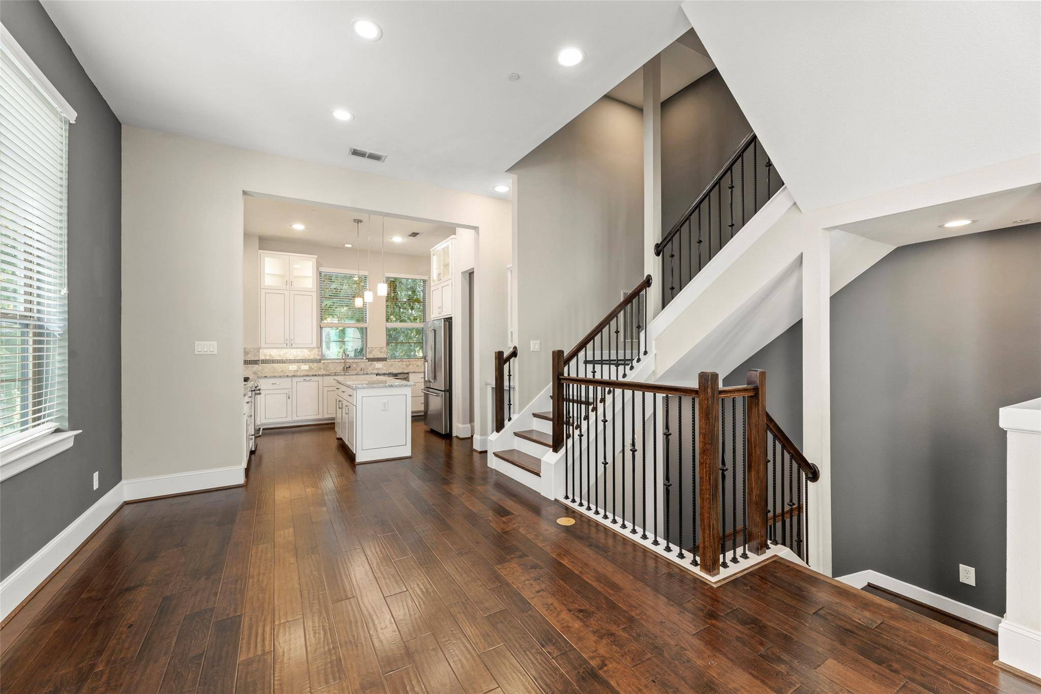 5469 Larkin ST, Houston, TX 77007