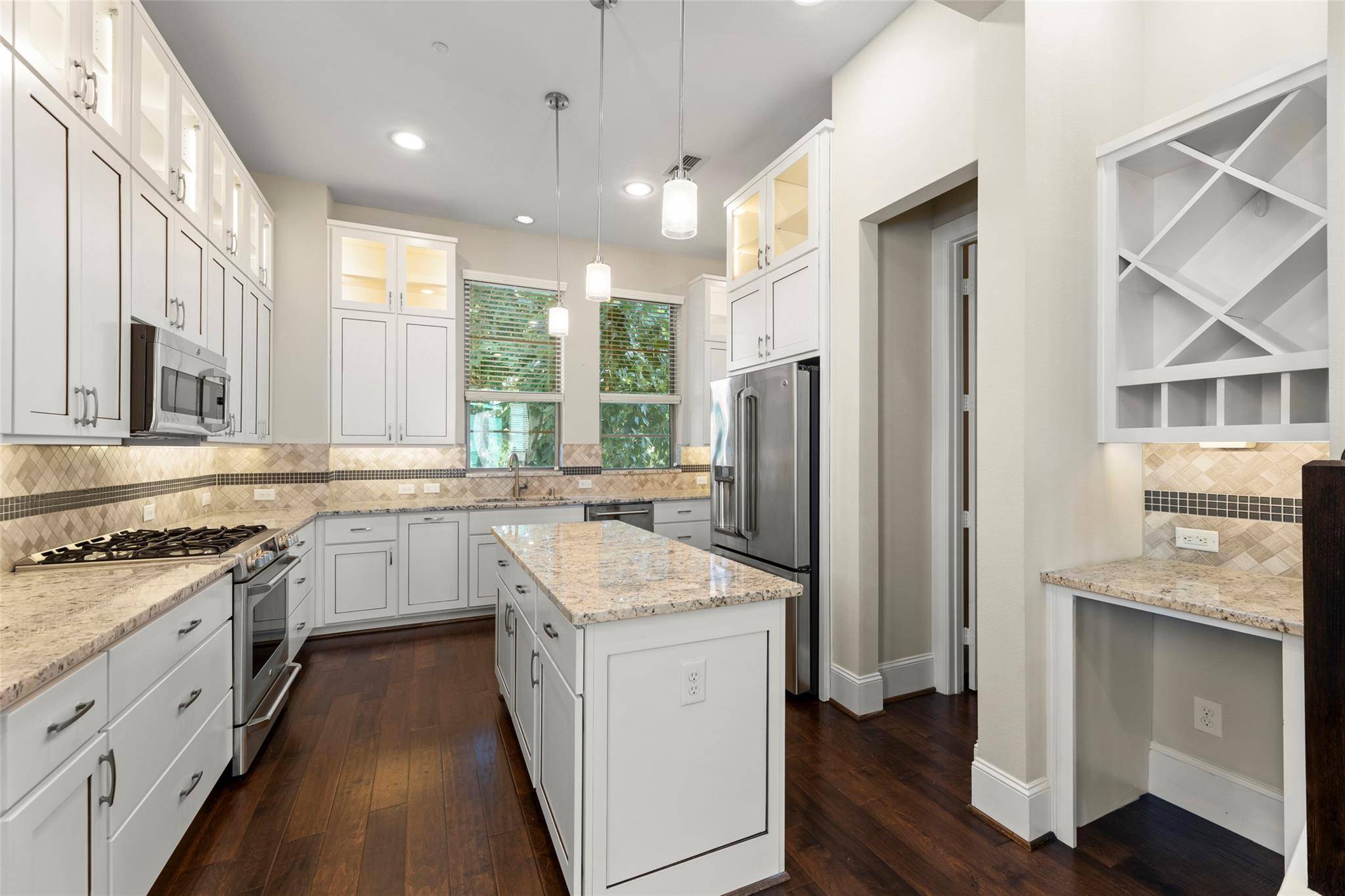 5469 Larkin ST, Houston, TX 77007
