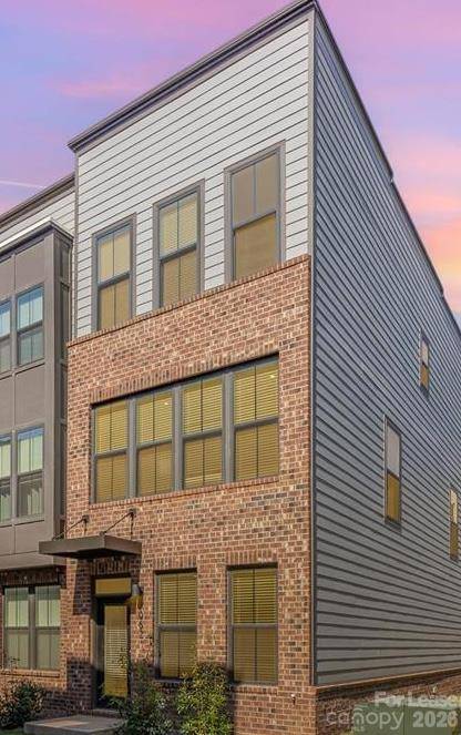 1062 Simcoe LN, Charlotte, NC 28217