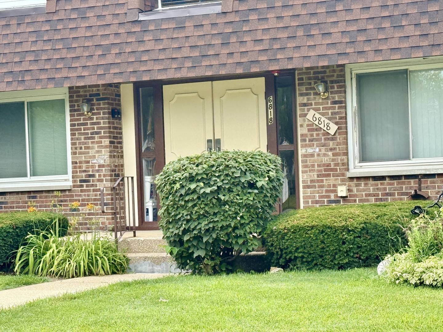 6818 ROBERTS DR #7, Woodridge, IL 60517