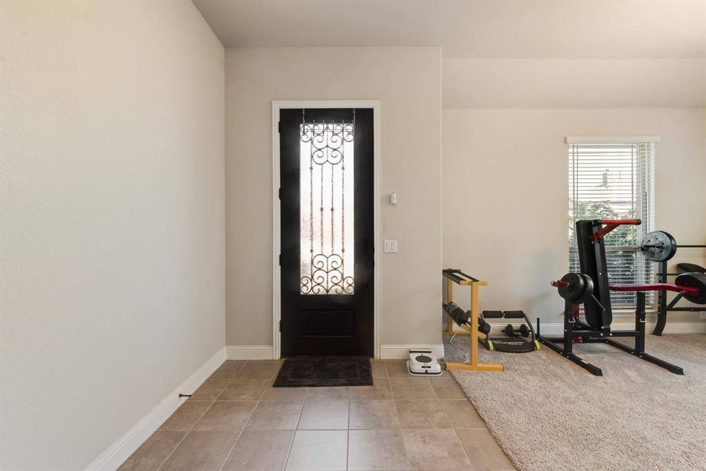 10609 Kettlewood Drive, Fort Worth, TX 76036
