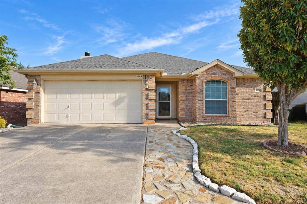 9304 Marilyn Court, White Settlement, TX 76108