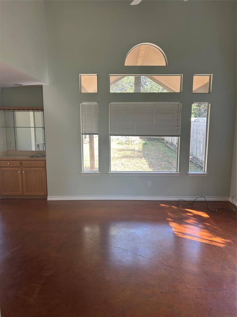 29 Wood Glen DR, Wimberley, TX 78676