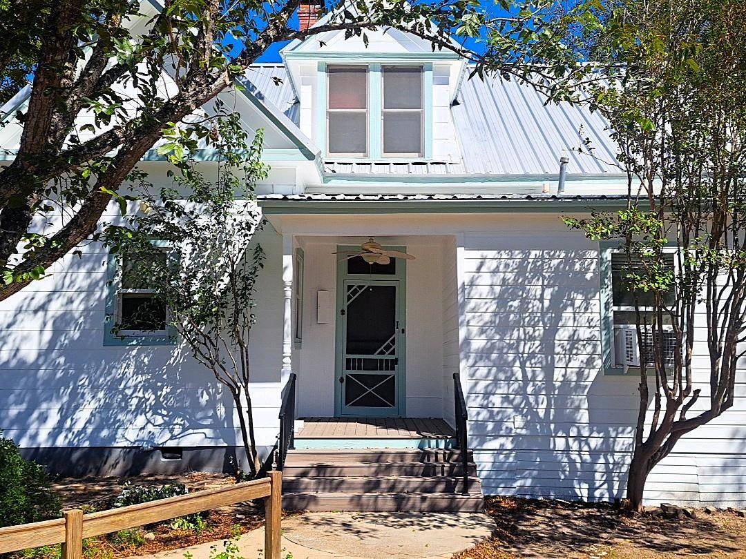 105 Davis DR, Thorndale, TX 76577