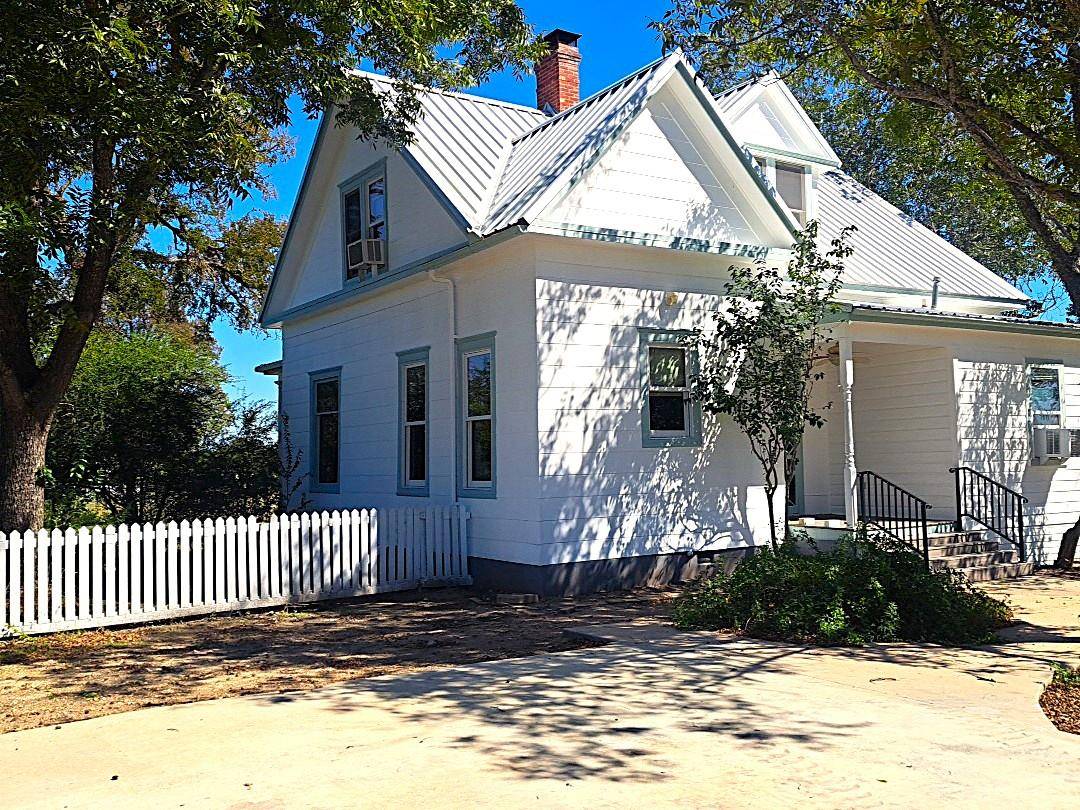 105 Davis DR, Thorndale, TX 76577