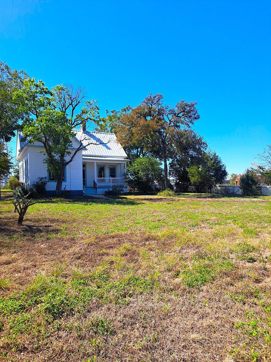 105 Davis DR, Thorndale, TX 76577