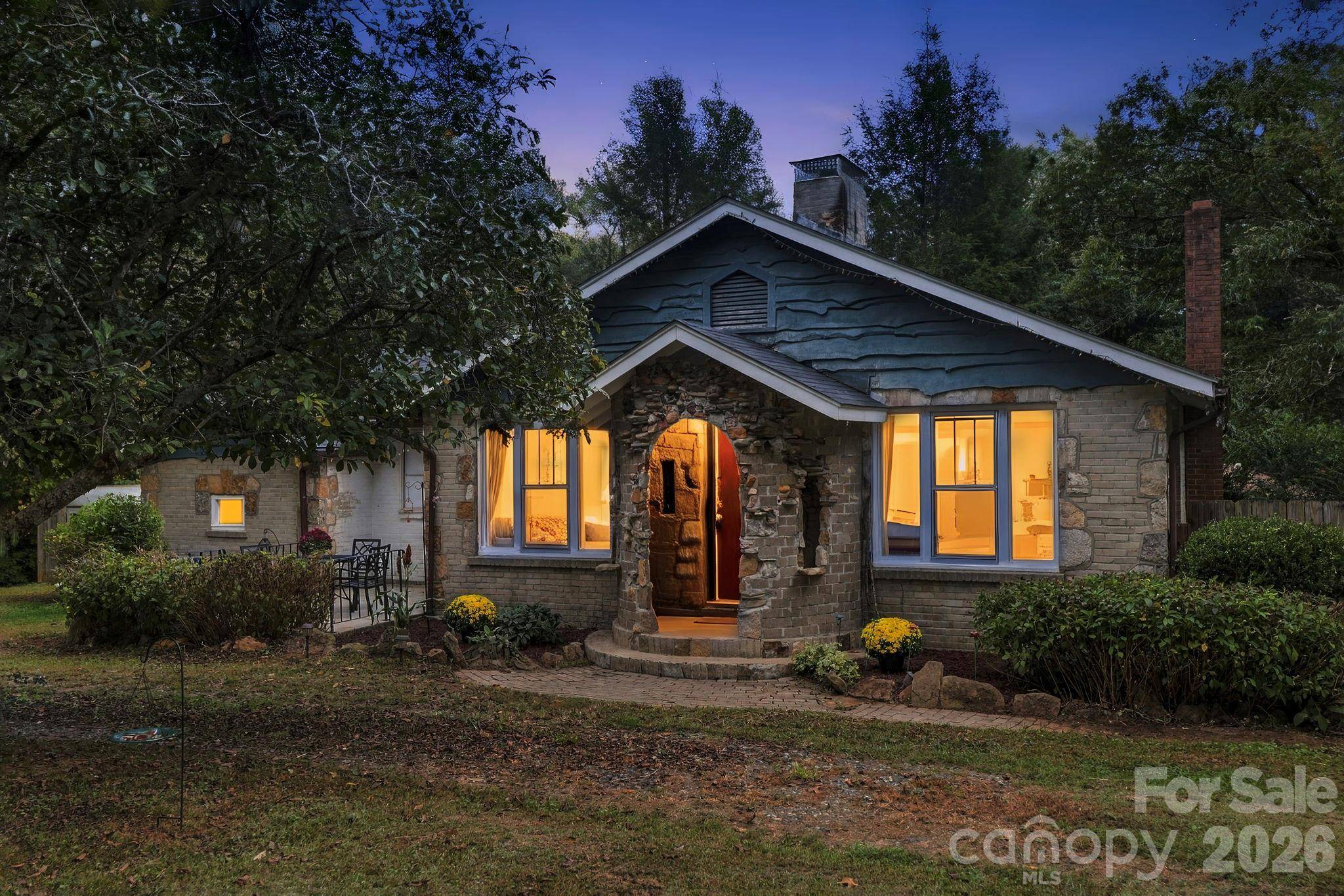 2004 Old South Carolina AVE, Hendersonville, NC 28739