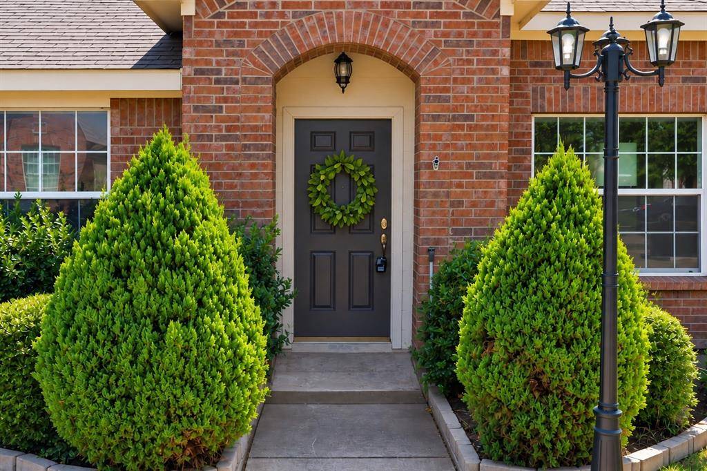 501 Roundrock Lane, Fort Worth, TX 76140