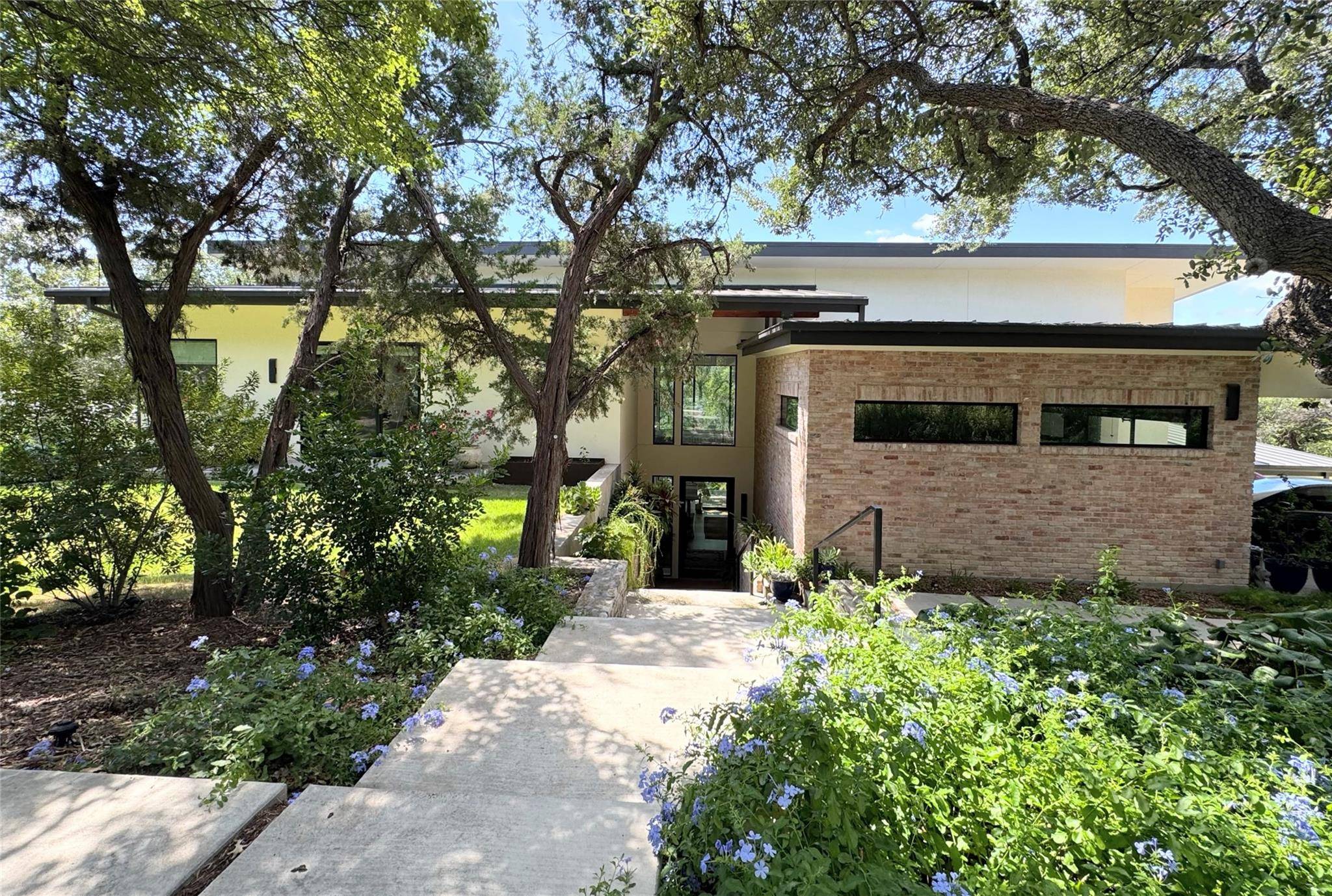 1001 Live Oak Ridge RD, West Lake Hills, TX 78746