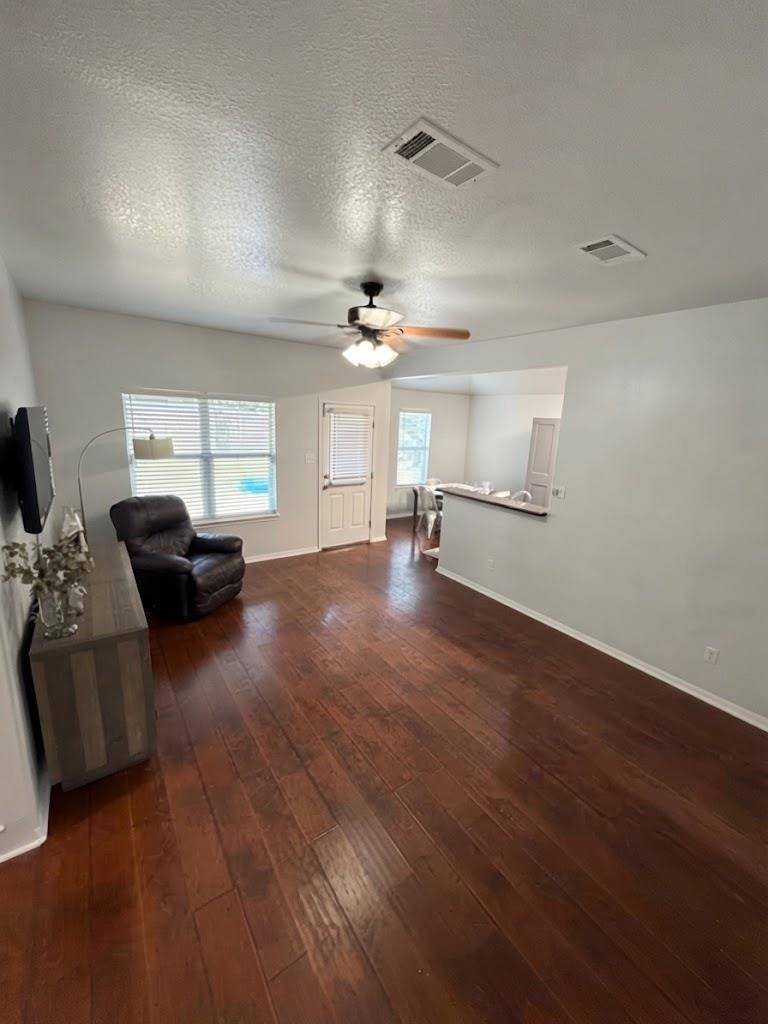 32 Golden Poppy LOOP, Morgans Point Resort, TX 76513
