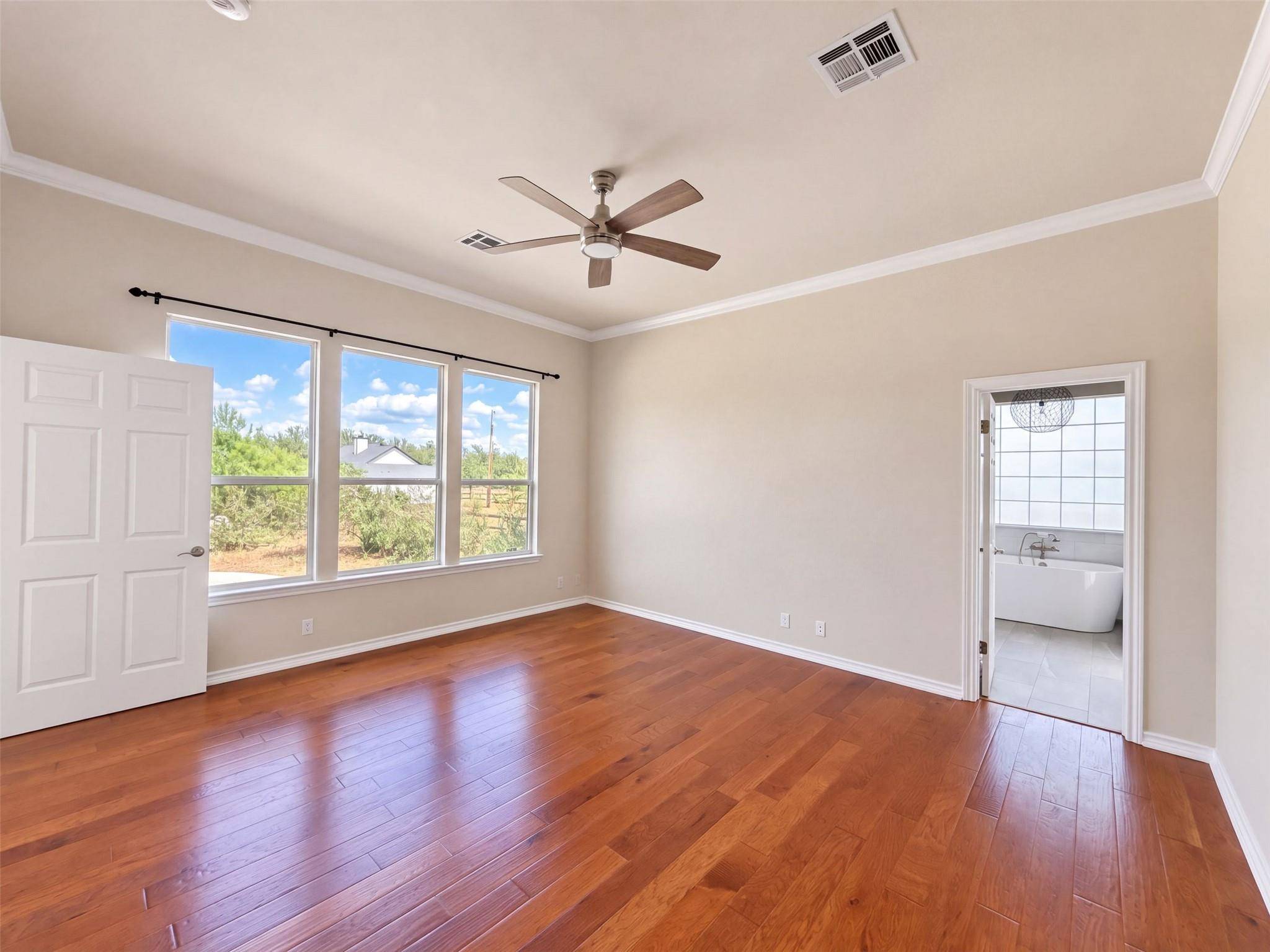302 Saddletree LN, Dripping Springs, TX 78620