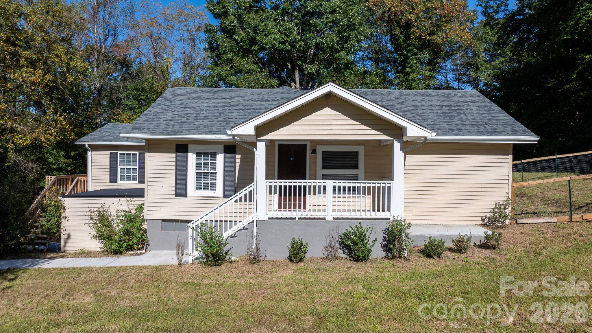 1240 Piedmont DR, Lenoir, NC 28645