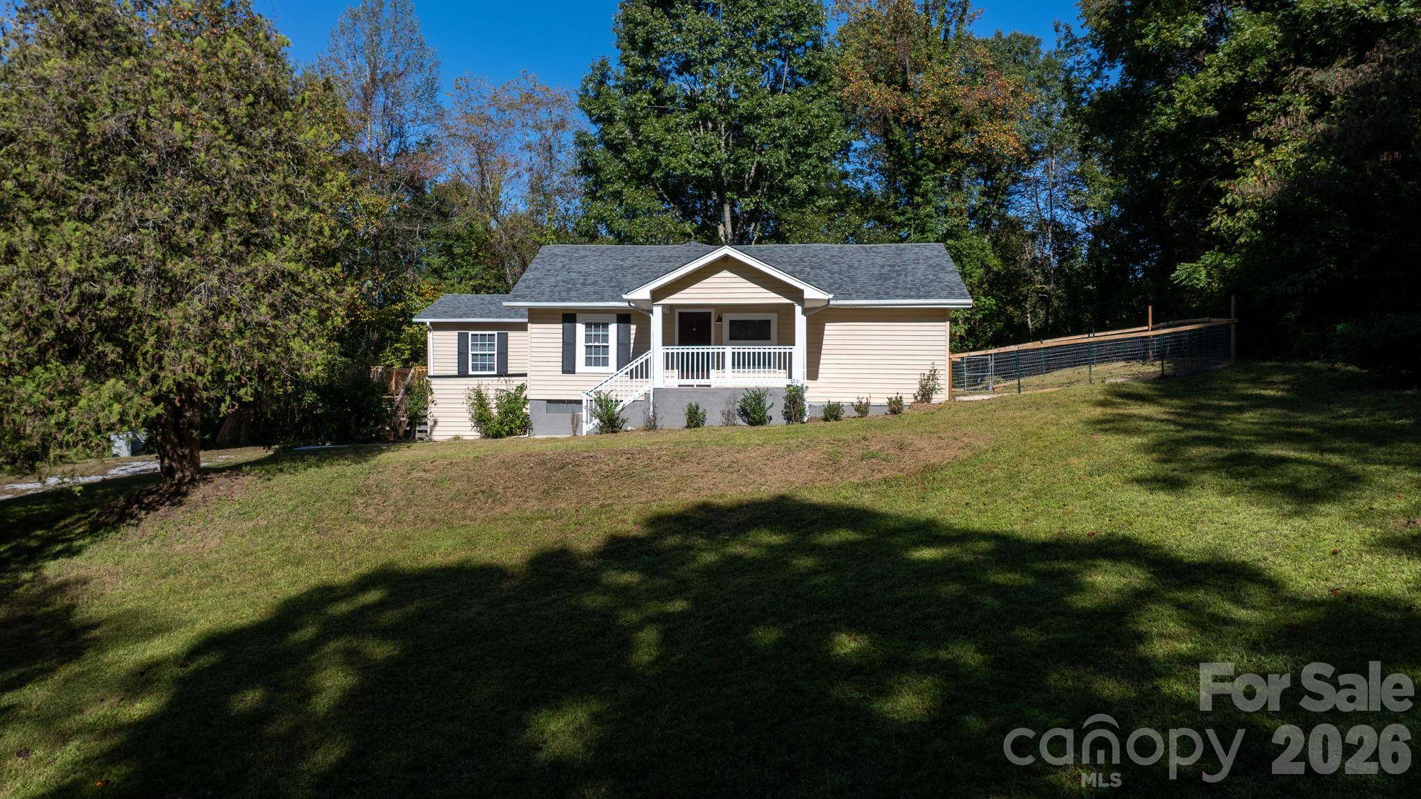 1240 Piedmont DR, Lenoir, NC 28645
