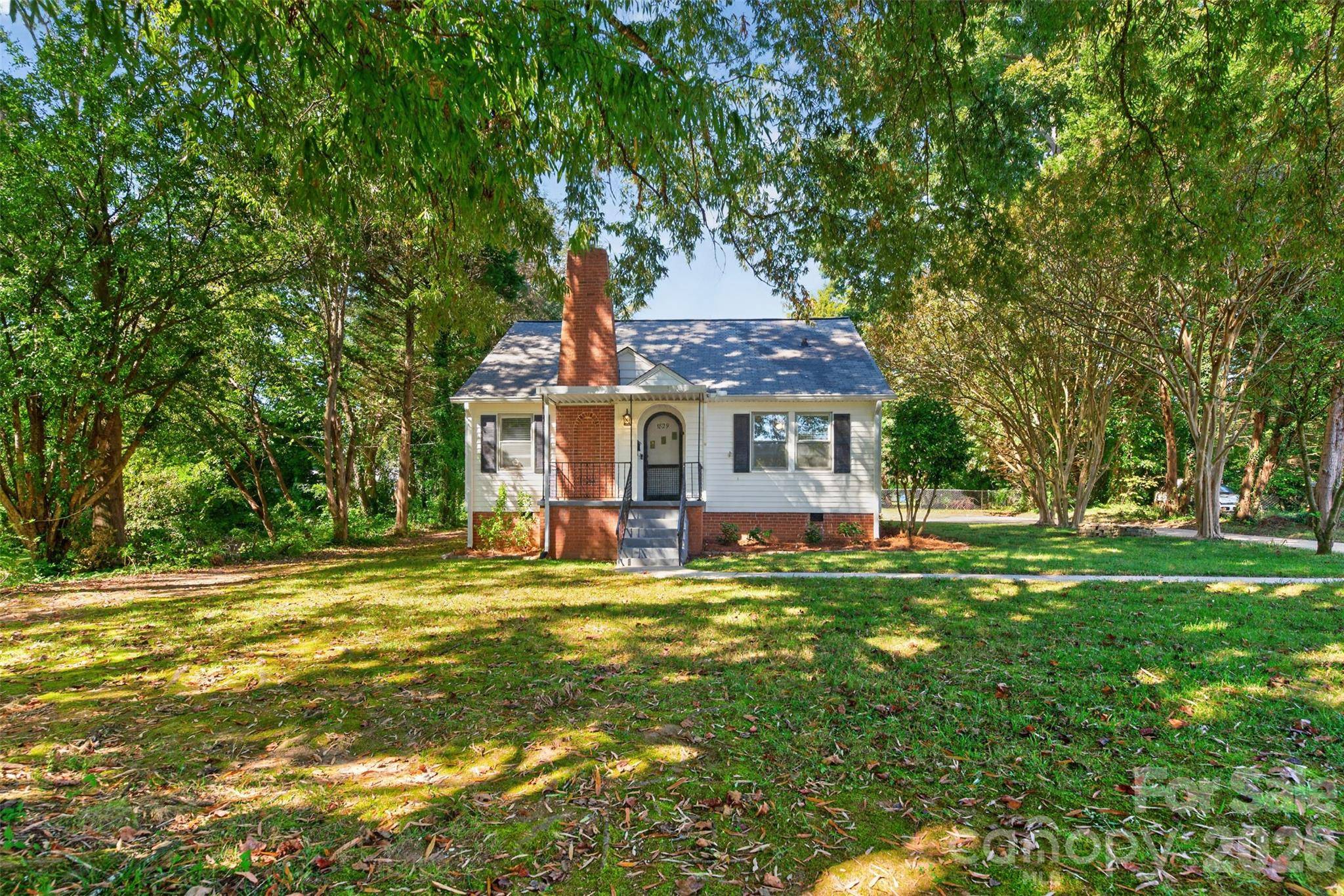 1829 3rd ST NE, Hickory, NC 28601