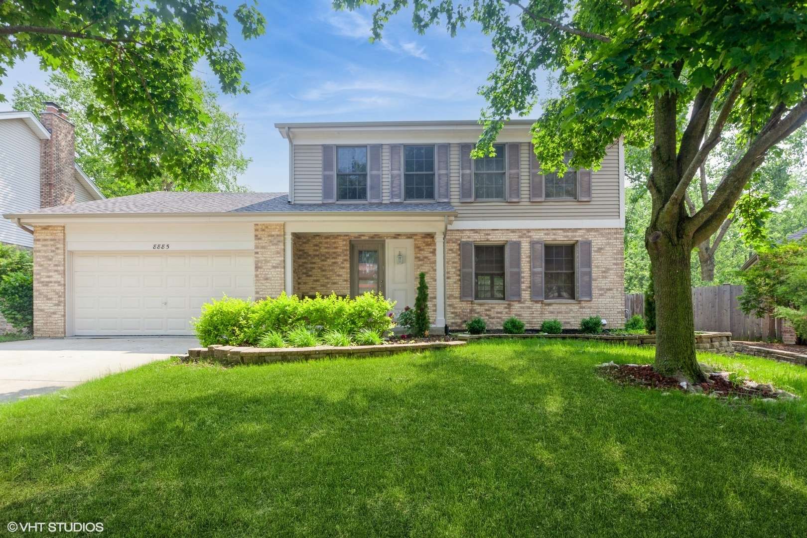 8885 Dryden ST, Woodridge, IL 60517