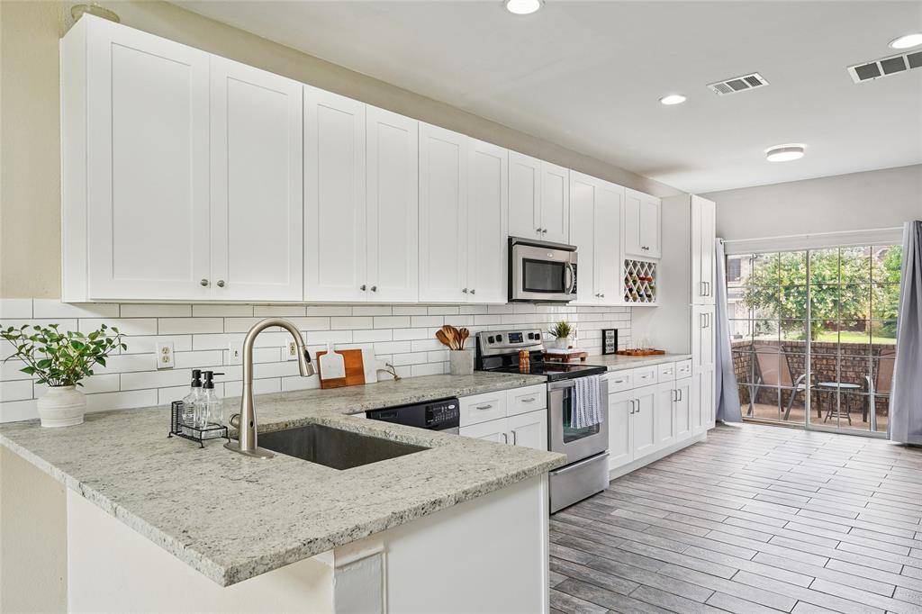 1209 Broken Arrow Trail, Carrollton, TX 75007