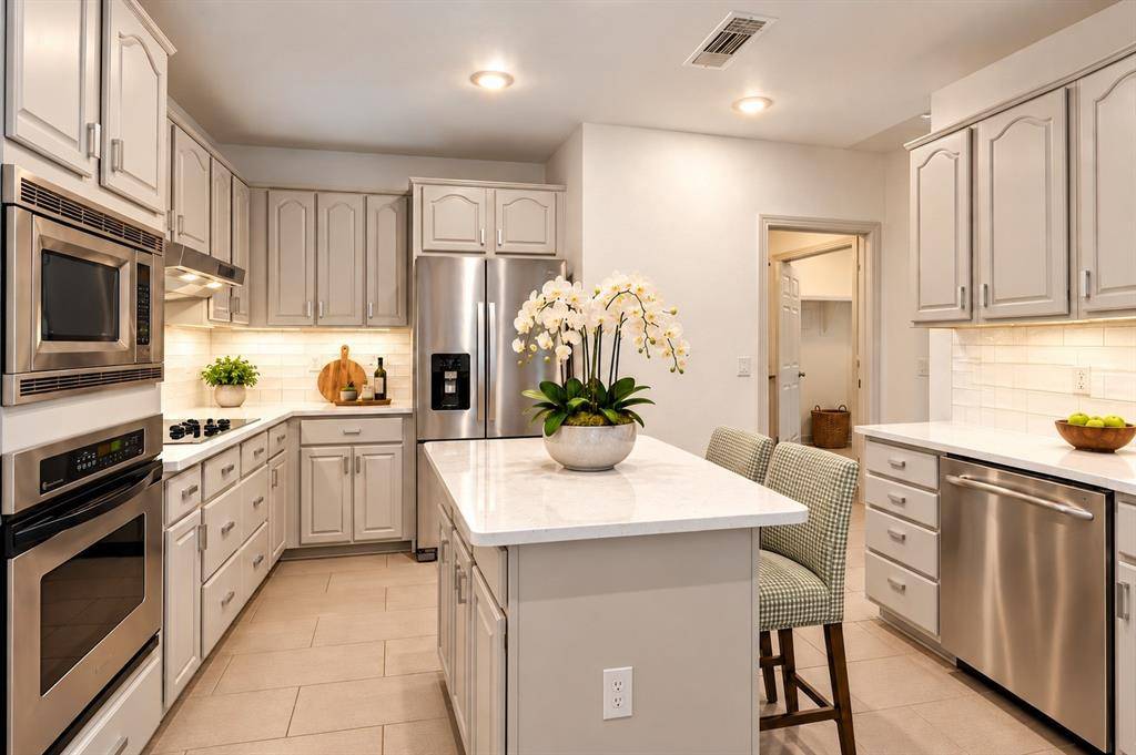 4201 Lomo Alto Drive #111, Highland Park, TX 75219