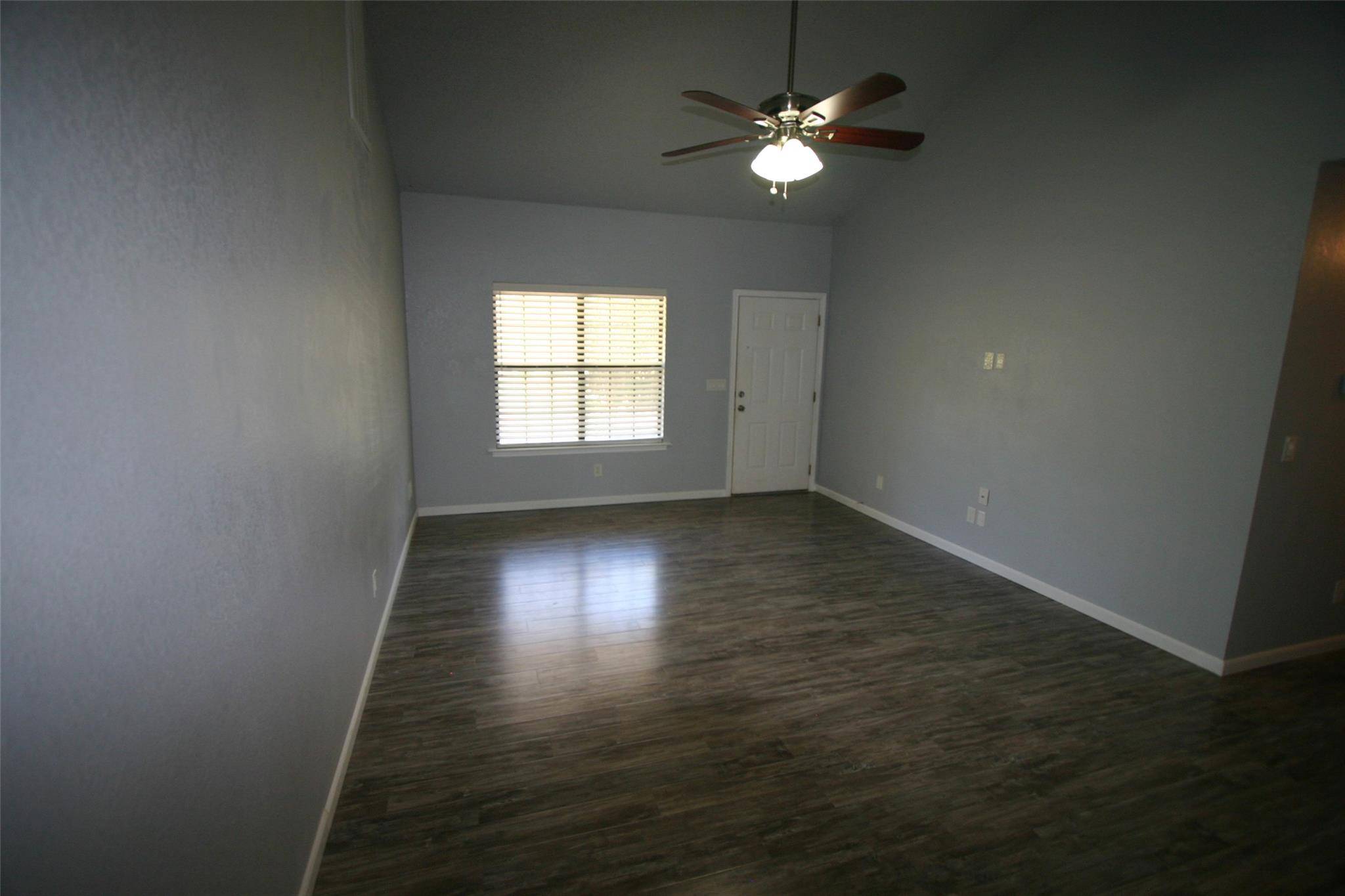 10712 Sunny LN, Jonestown, TX 78645