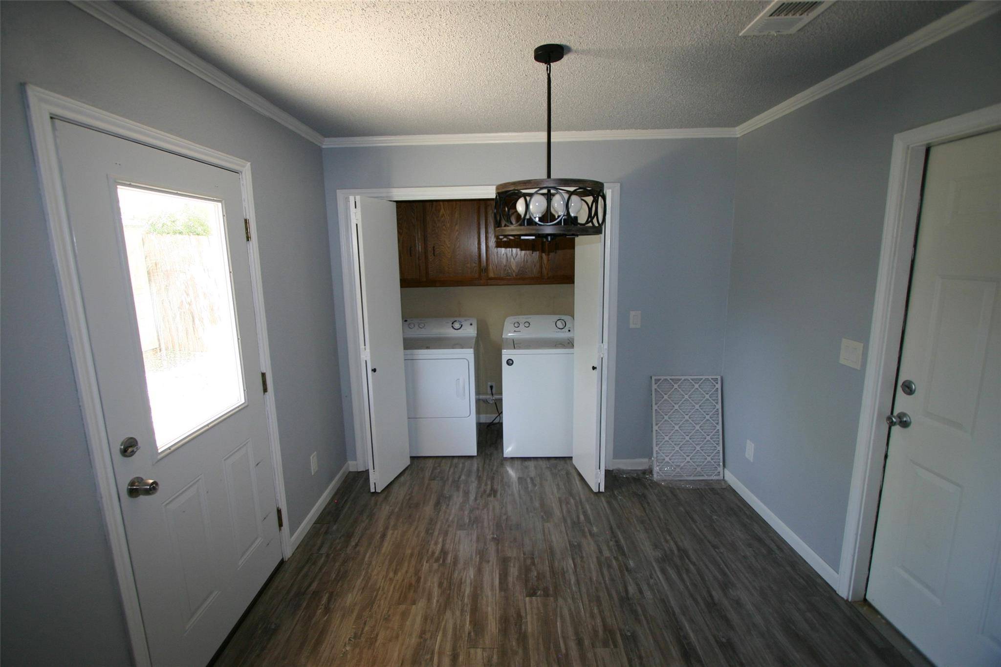 10712 Sunny LN, Jonestown, TX 78645